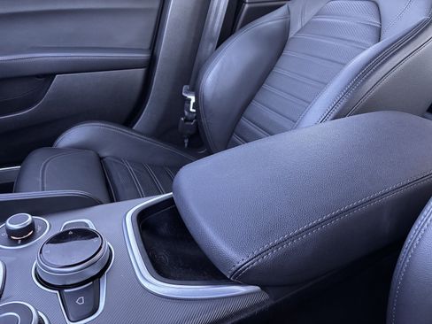 Certified 2022 Alfa Romeo Giulia Veloce image 22