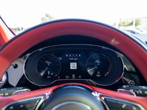 Used 2021 Bentley Bentayga AWD/4WD image 91