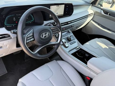 Used 2025 Hyundai Palisade SEL FWD image 11