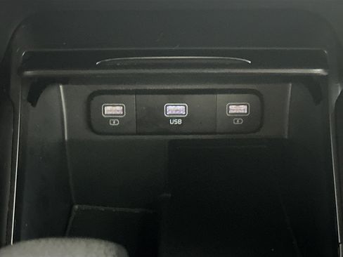 Used 2023 Kia Sorento LX image 25