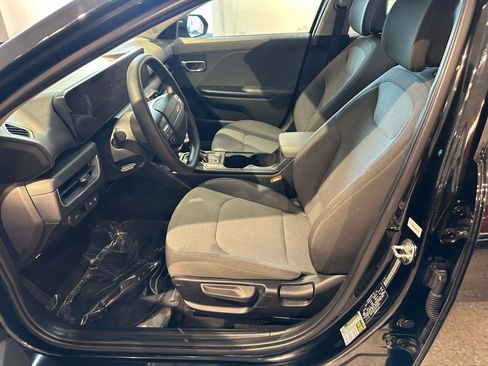 Used 2025 Kia K4 LXS image 23