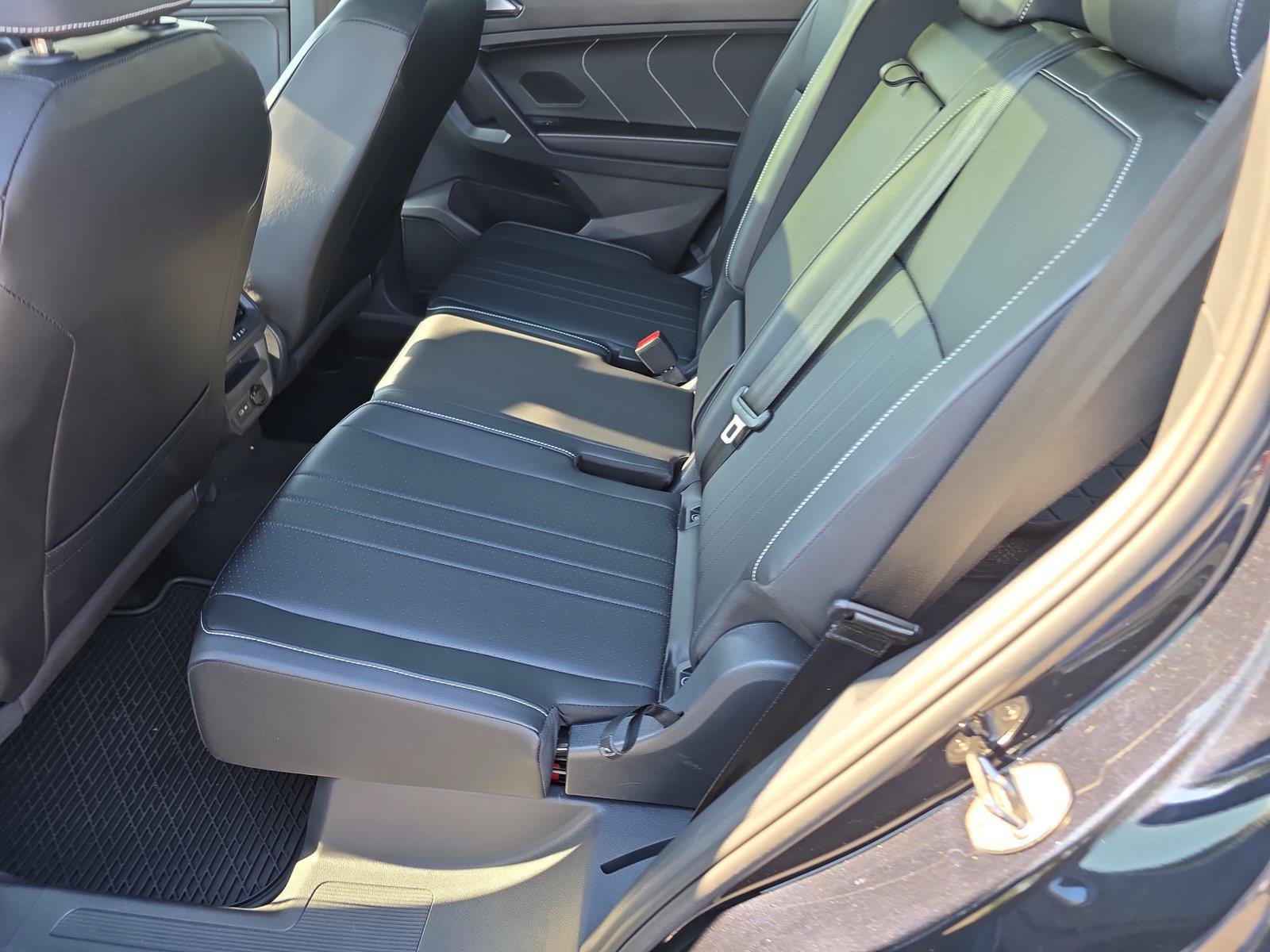 Used 2023 Volkswagen Tiguan SE R-Line FWD image 16
