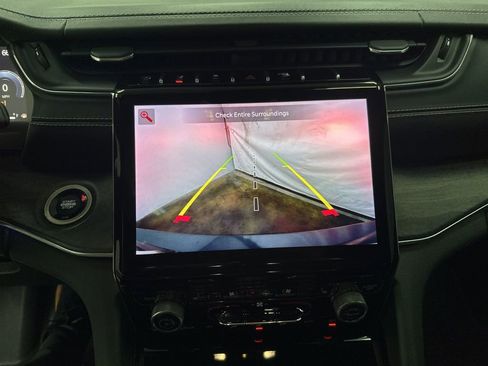 Used 2021 Jeep Grand Cherokee L Overland w/ Luxury Tech Group IV image 18