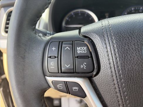 Used 2016 Toyota Highlander Limited w/ Driver Technology Package FWD image 21