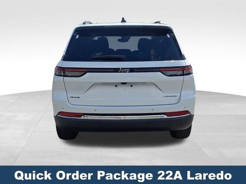 Used 2023 Jeep Grand Cherokee Laredo AWD/4WD image 6