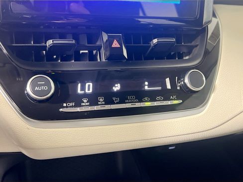 Used 2025 Toyota Corolla LE image 23