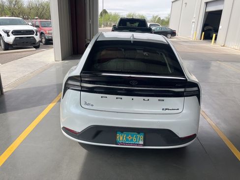 Used 2024 Toyota Prius Prime FWD image 4
