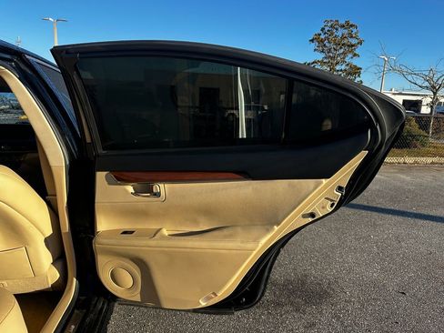 Used 2015 Lexus ES 300h image 32