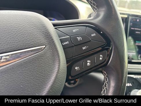 Used 2021 Chrysler Pacifica Touring w/ Uconnect Theater Family Group FWD image 27