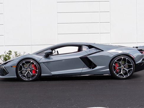 Used 2024 Lamborghini Revuelto AWD/4WD image 31