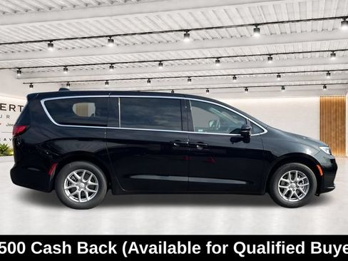 New 2026 Chrysler Pacifica Select FWD image 13
