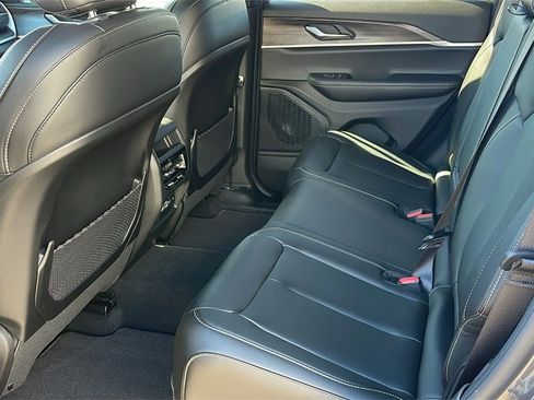 New 2025 Jeep Grand Cherokee Limited w/ Black Appearance Package image 12