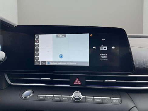 New 2025 Hyundai Elantra Limited image 31