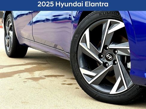 Used 2025 Hyundai Elantra Sport FWD image 2