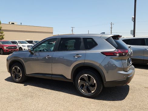 Used 2024 Nissan Rogue SV FWD image 4