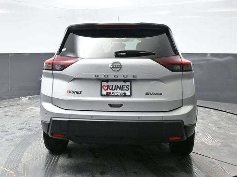 Used 2024 Nissan Rogue SV AWD/4WD image 10