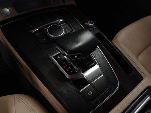 Used 2019 Audi Q5 2.0T Premium w/ Convenience Package image 21