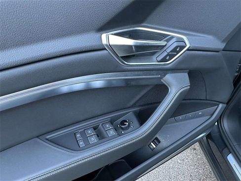 Used 2024 Audi Q8 e-tron Premium Plus w/ Premium Plus Package image 20