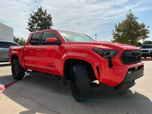 Used 2024 Toyota Tacoma TRD Sport w/ TRD Sport Premium Package RWD image 4