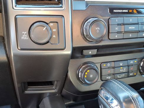 Used 2018 Ford F150 XLT w/ Equipment Group 302A Luxury image 26