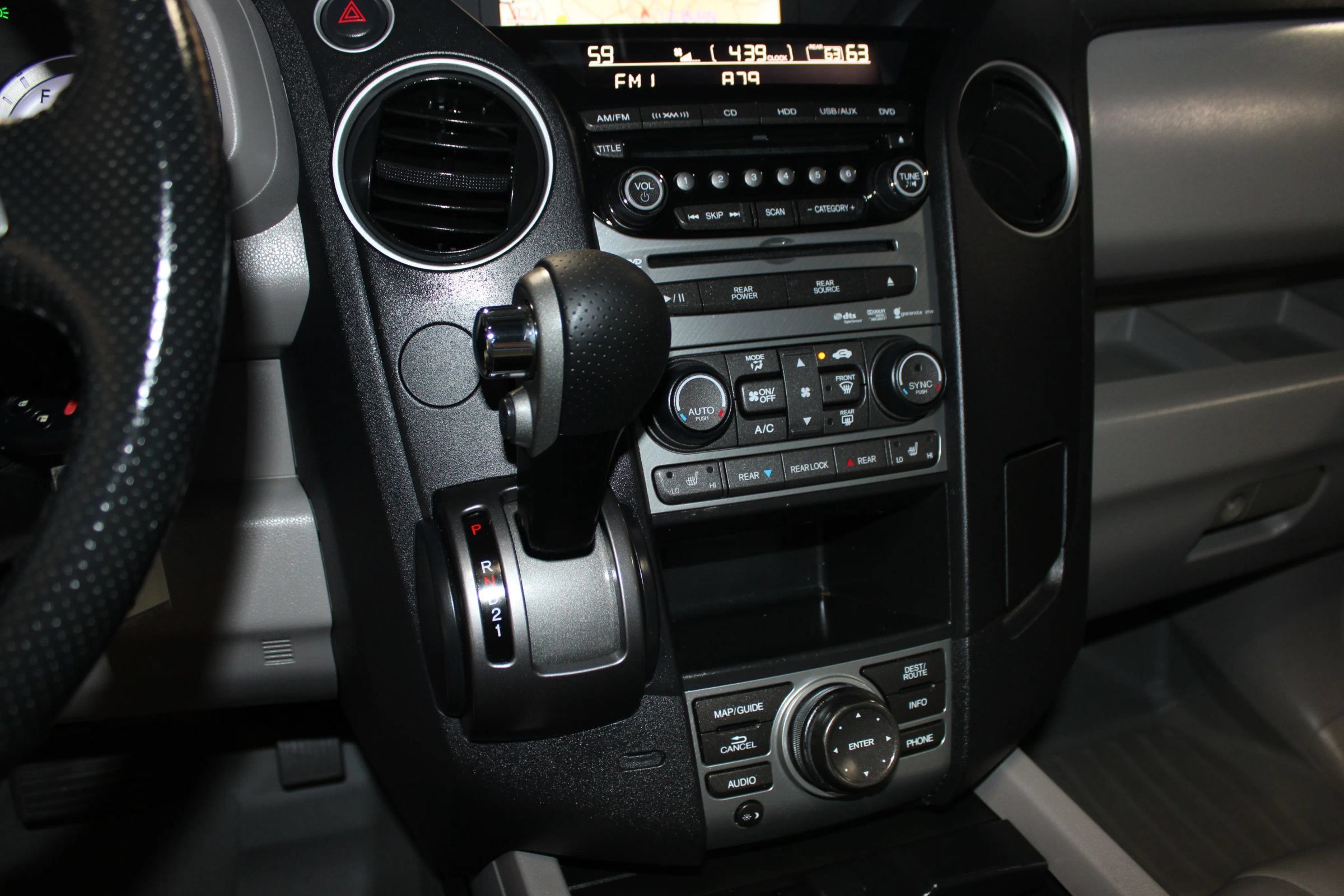 Used 2014 Honda Pilot Touring image 16