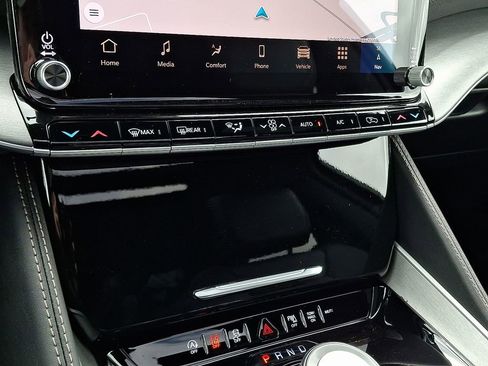 New 2025 Jeep Wagoneer L Series II w/ Premium Group I image 13