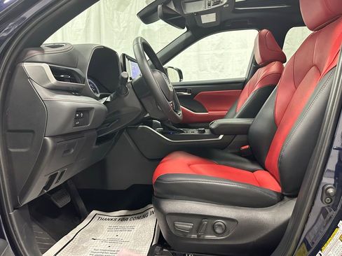 Used 2025 Toyota Highlander XSE image 14