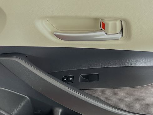 Used 2020 Toyota Corolla LE image 30