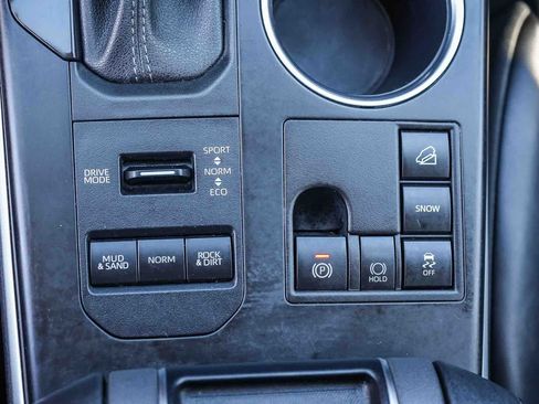 Used 2023 Toyota Highlander XLE AWD/4WD image 21