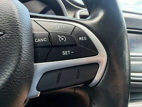 Used 2015 Chrysler 200 Limited w/ Convenience Group FWD image 17