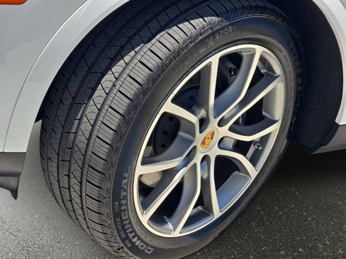 Used 2024 Porsche Cayenne AWD/4WD image 36