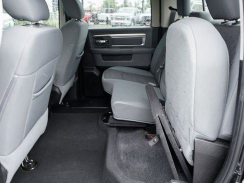 Used 2020 RAM 1500 Classic SLT w/ Luxury Group image 32