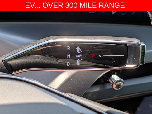 Used 2026 Cadillac Vistiq Sport w/ LPO, Floor Liner Package AWD/4WD image 43