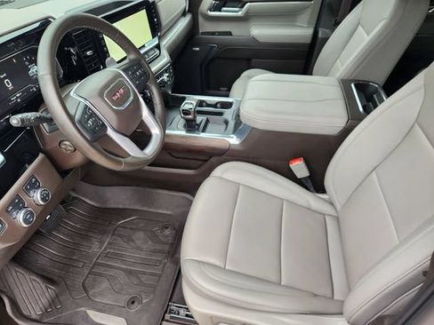 Used 2024 GMC Sierra 1500 SLT AWD/4WD image 4