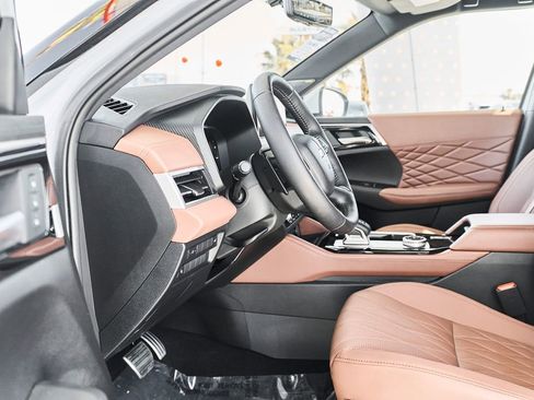 Used 2025 Mitsubishi Outlander SEL AWD/4WD image 16