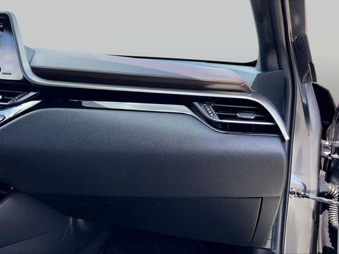 Used 2019 Toyota C-HR Limited FWD image 18