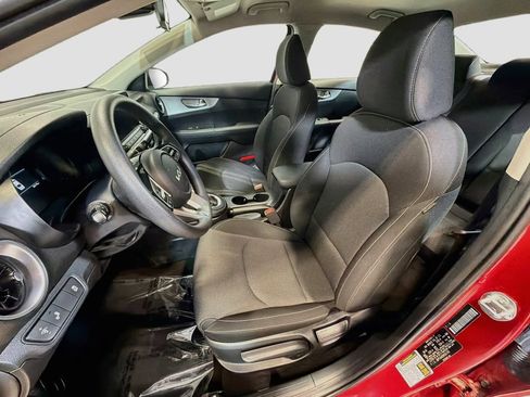 Used 2024 Kia Forte LXS w/ LXS Technology Package FWD image 19