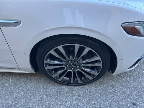 Used 2019 Lincoln Continental Reserve image 8