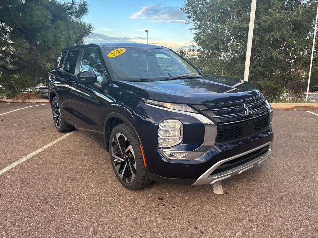 Used 2024 Mitsubishi Outlander FWD image 3