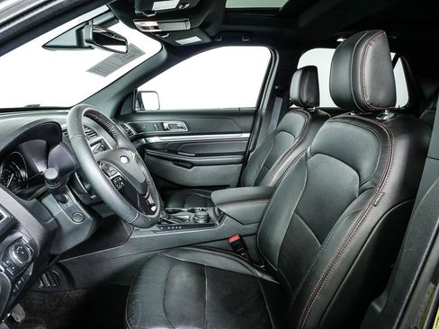 Used 2018 Ford Explorer Sport w/ Equipment Group 401A image 5