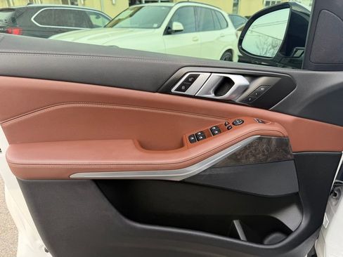 Used 2021 BMW X5 xDrive40i w/ Convenience Package image 11