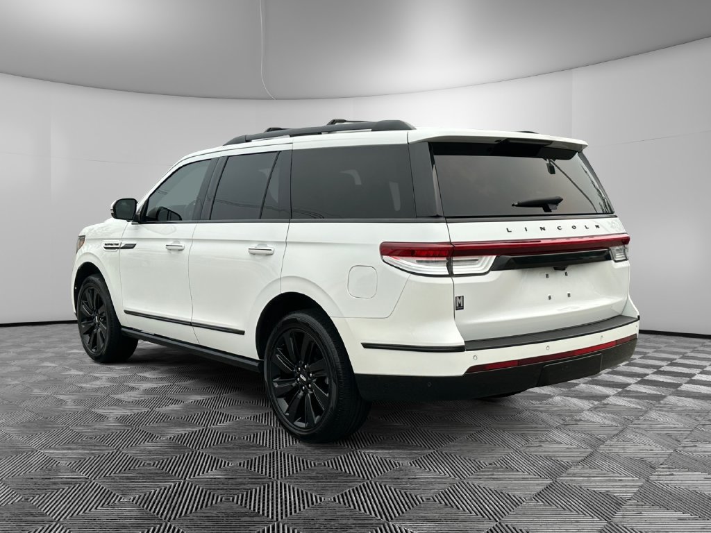 Used 2023 Lincoln Navigator Reserve w/ Monochromatic Package AWD/4WD image 4