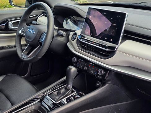 Used 2024 Jeep Compass Limited image 47