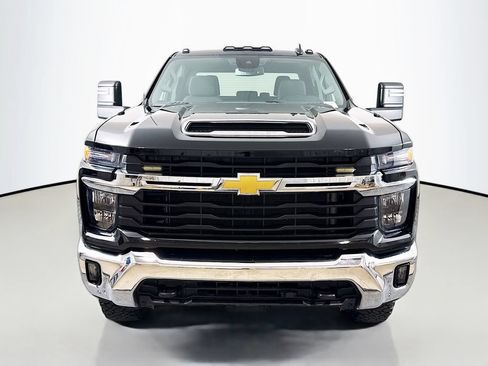 Used 2024 Chevrolet Silverado 2500 LT w/ Convenience Package AWD/4WD image 2