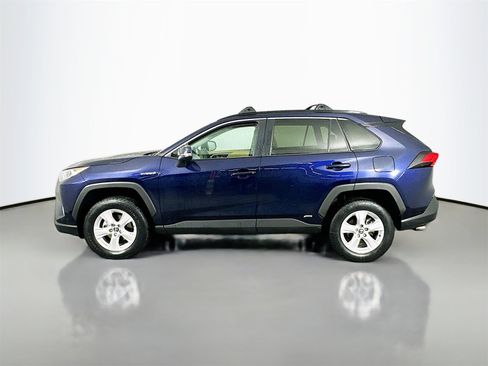Used 2020 Toyota RAV4 XLE w/ Convenience Package image 4