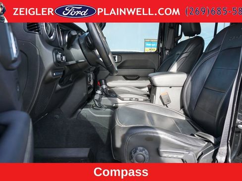 Used 2022 Jeep Wrangler Unlimited Sahara w/ Cold Weather Group AWD/4WD image 16