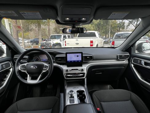 Used 2023 Ford Explorer XLT image 36