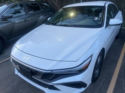 Used 2024 Hyundai Elantra SEL FWD image 1