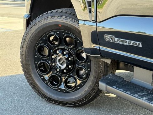 New 2025 Ford F250 Lariat w/ Black Appearance Package image 14