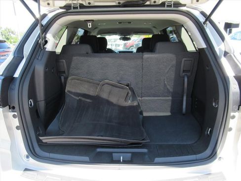 Used 2017 Chevrolet Traverse LT FWD image 34